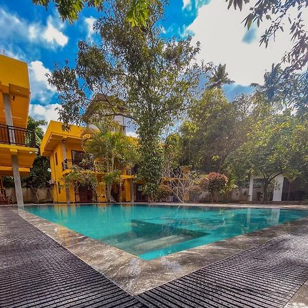 Easy Living Hotel Хикадува Екстериор снимка