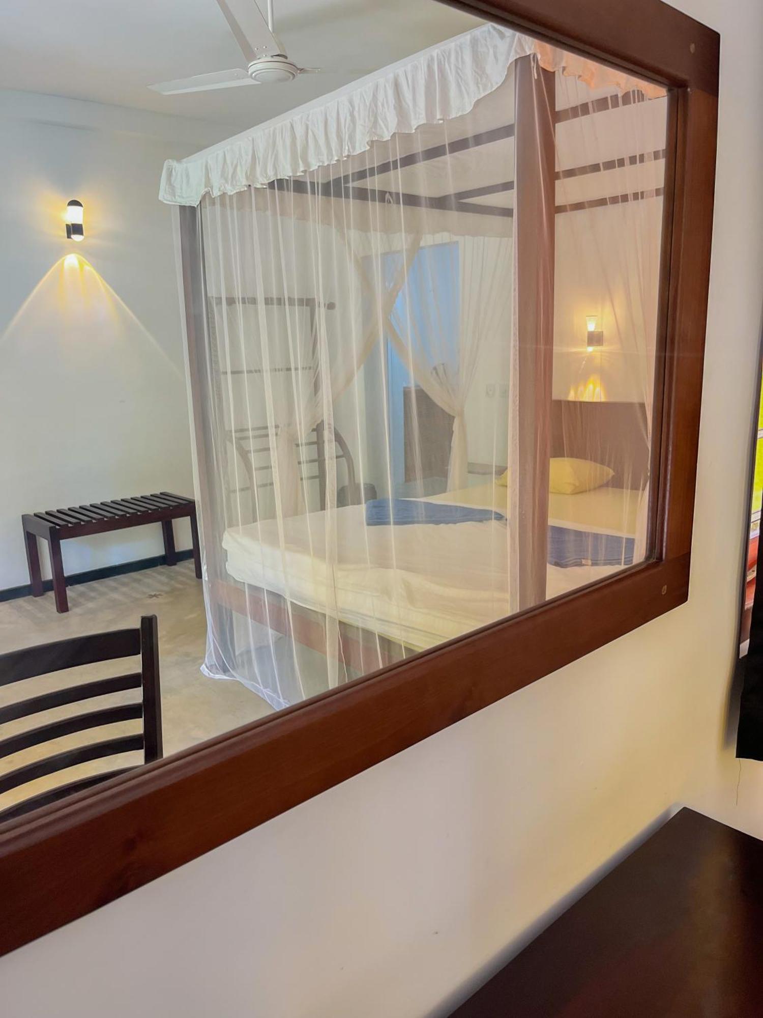 Easy Living Hotel Хикадува Екстериор снимка