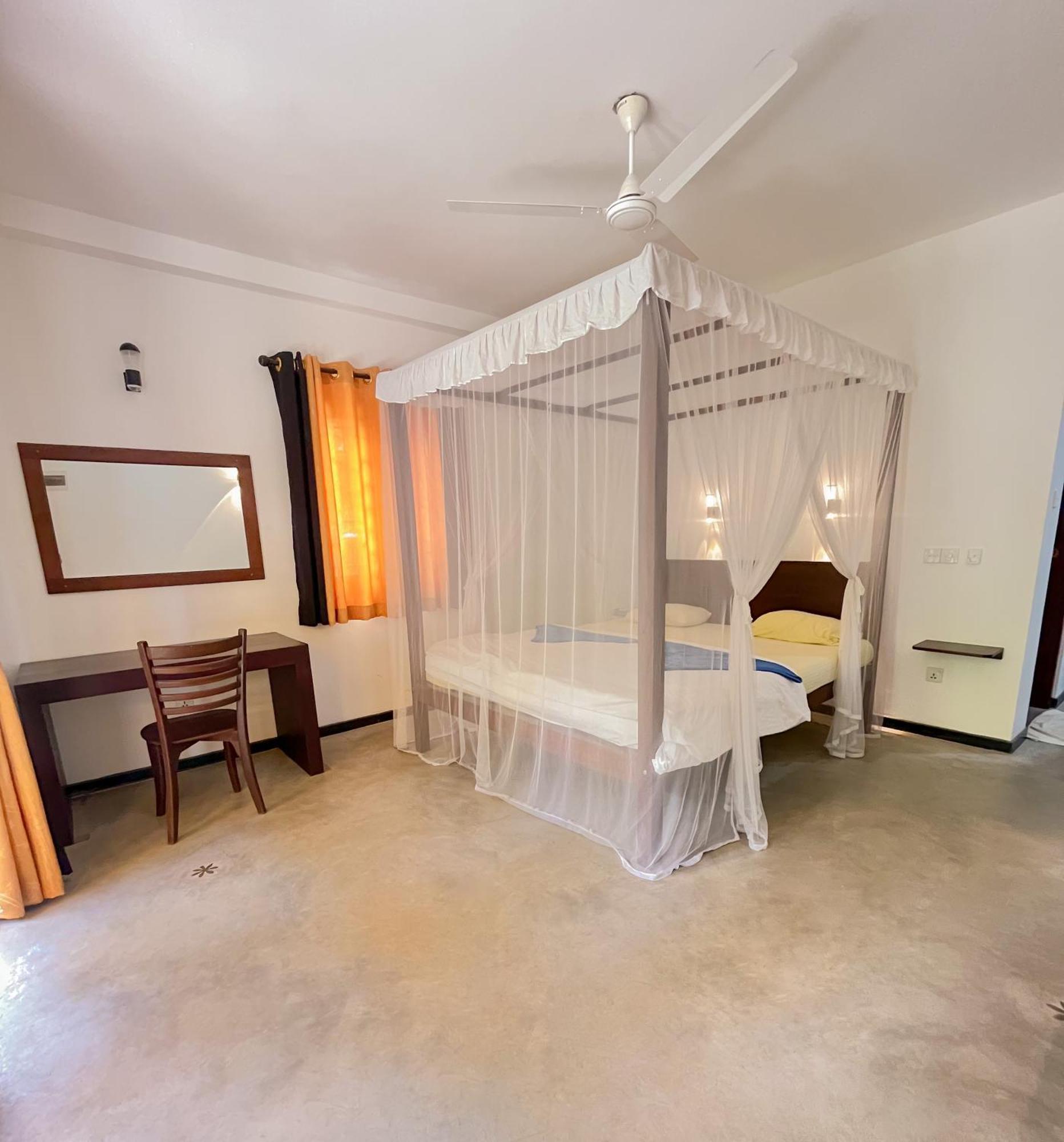 Easy Living Hotel Хикадува Екстериор снимка