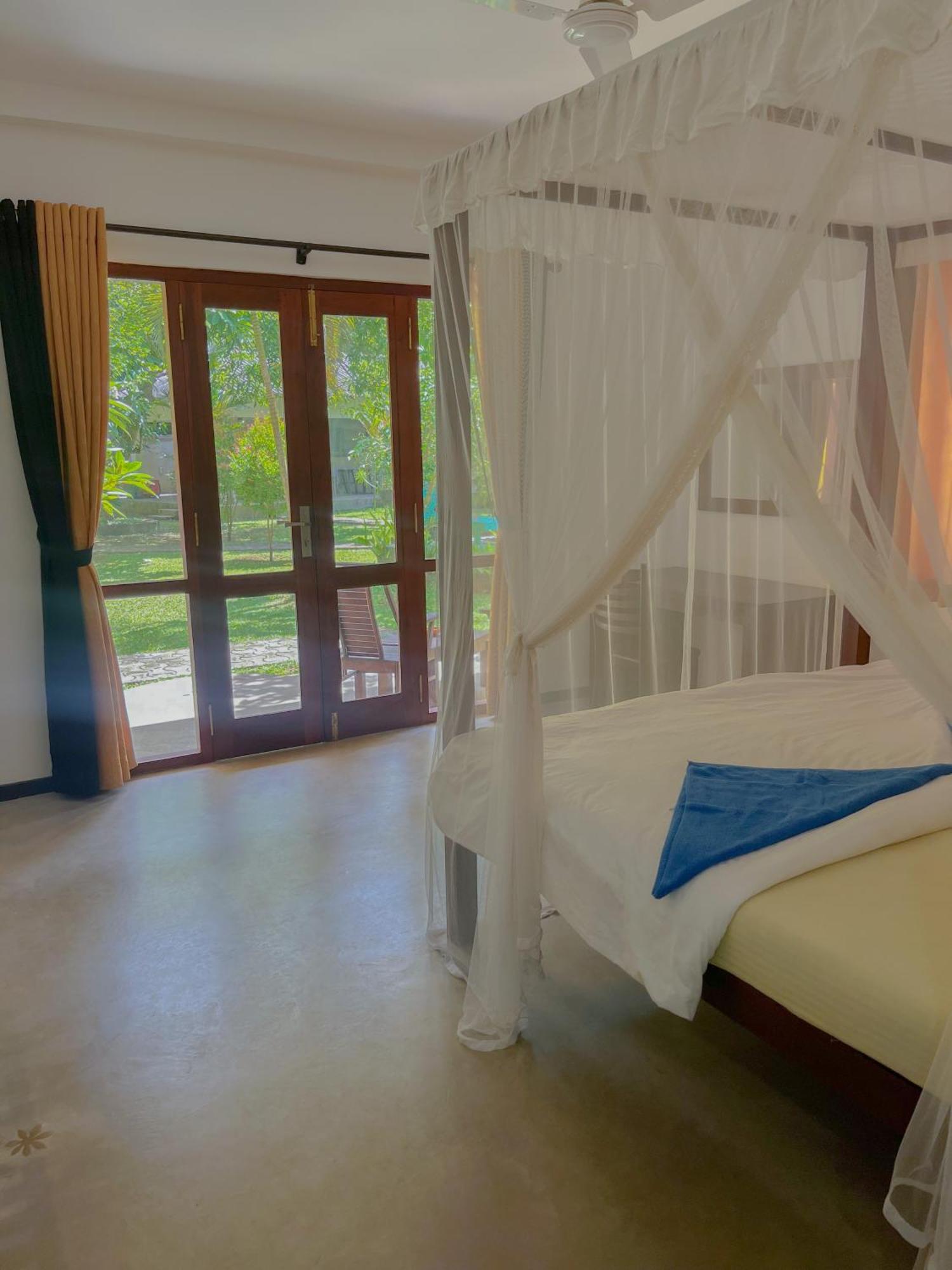Easy Living Hotel Хикадува Екстериор снимка