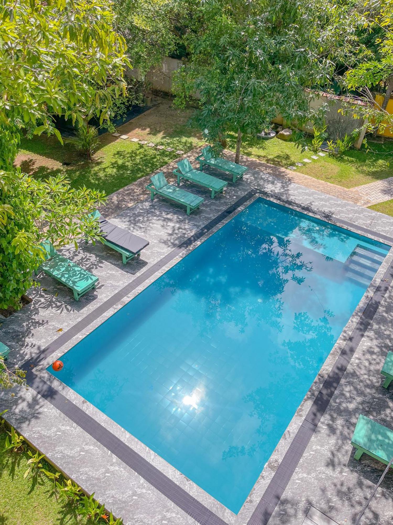 Easy Living Hotel Хикадува Екстериор снимка